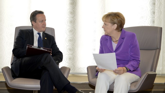 David Cameron et Angela Merkel au Conseil européen le 27 juin 2014