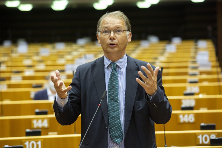 Philippe Lamberts prend la parole lors de la session plénière du Parlement européen le 23 juillet 2020 - Crédits : Parlement européen / Jevier Bernral Revert