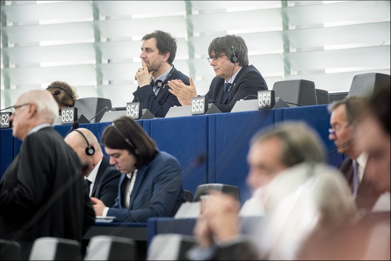 Les deux eurodéputés indépendantistes catalans en exil, Toni Comín (à gauche) et Carles Puigdemont (à droite), risquent de voir leur immunité parlementaire levée par le Parlement européen - Crédits : Pietro Naj-Oleari / Parlement européen CC BY 2.0