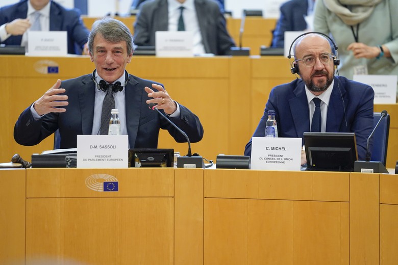 David Sassoli aux côtés de Charles Michel le 5 mars 2020, date de l'annonce de la délocalisation de la session plénière du Parlement à Bruxelles pour cause de coronavirus - Crédits : Daïna Le Lardic / Parlement européen 2020 