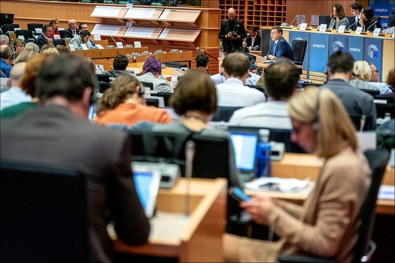 Audition de Valdis Dombrovskis, commissaire désigné à l'Economie au service des personnes et aux Services financiers, le 8 octobre à Bruxelles - Crédits : Pietro Naj-Oleari / Flickr Parlement européen CC BY 2.0