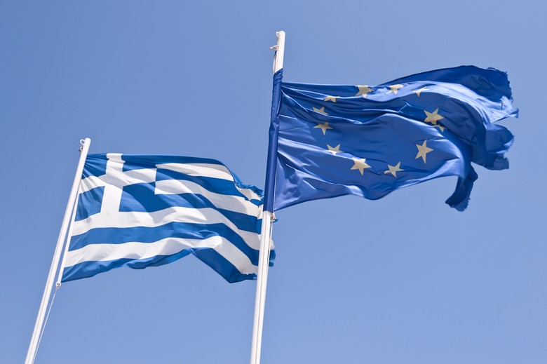 Drapeaux grec et européen