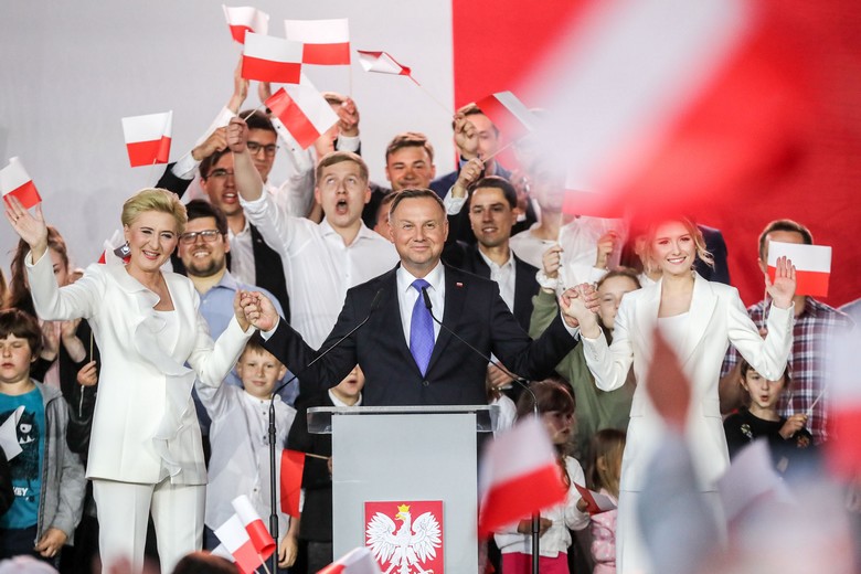 Dimanche 12 juillet, le président sortant Andrzej Duda a été réélu en Pologne pour un mandat de cinq ans