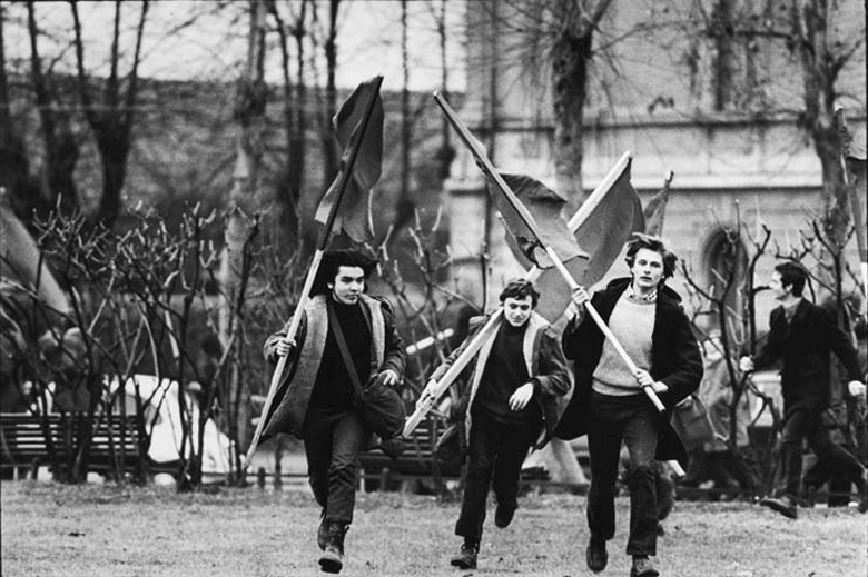 Etudiants manifestant à Milan, en Italie, au début des années 1970