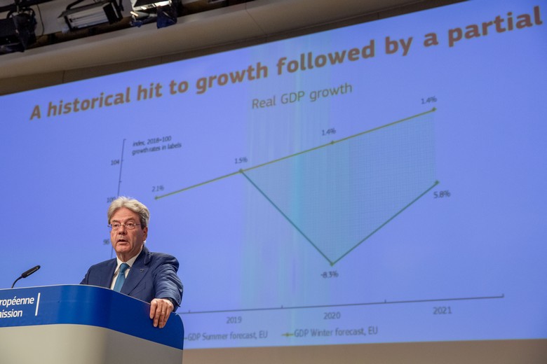 Le commissaire européen à l'Economie, Paolo Gentiloni, a dévoilé mardi 7 juillet des prévisions économiques pessimistes pour l'Union européenne et la zone euro