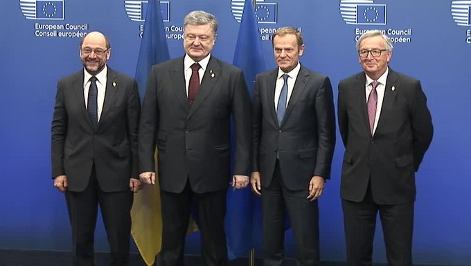 De gauche à droite : Martin Schulz, Petro Porochenko, Donald Tusk et Jean-Claude Juncker, le 24 novembre 2016 à Bruxelles