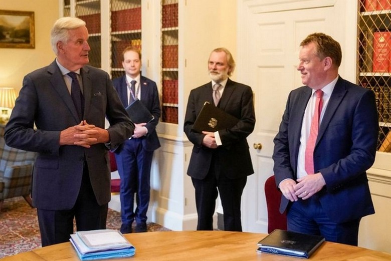 Les discussions ont repris mardi soir à Bruxelles avec un dîner entre les représentants de l'Union européenne et du Royaume-Uni Michel Barnier et David Frost.  Ici, lors de la dernière session, le 8 juillet 2020.
