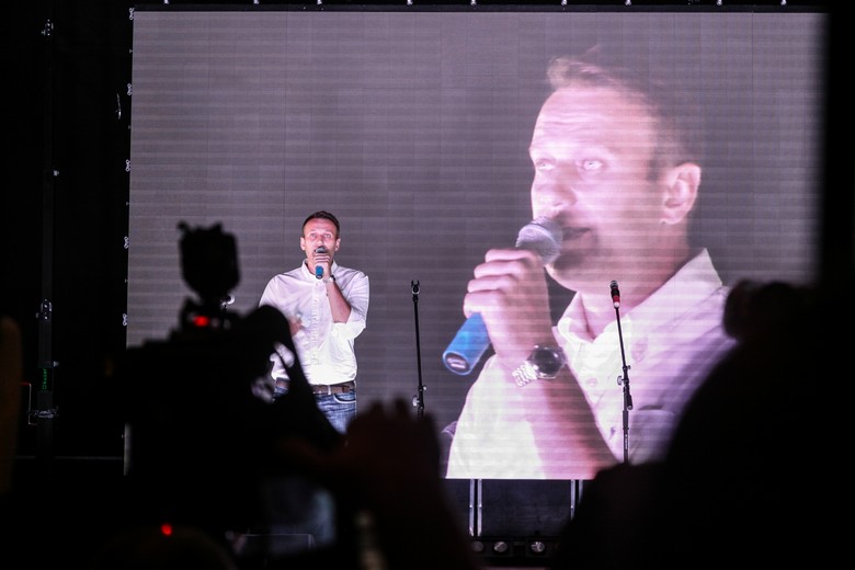 Opposant de longue date à Vladimir Poutine, Alexei Navalny (ici en meeting à Moscou en 2015) est revenu sur le territoire russe où il a été condamné à une peine de prison de trois ans et demi 