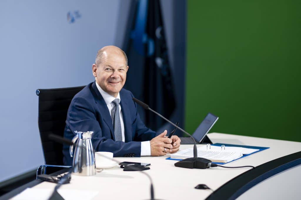 L'ancien ministre des finances Olaf Scholz est presque assuré de prendre la tête du nouveau gouvernement allemand à l'issue des tractations pour la nouvelle coalition