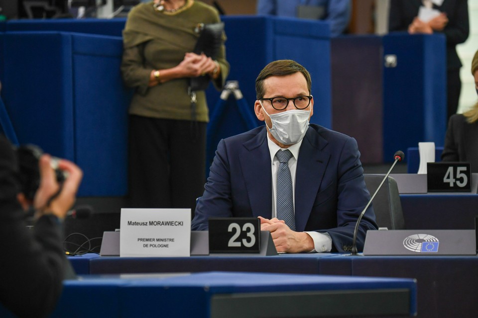 Le premier ministre polonais Mateusz Morawiecki a critiqué le "chantage" de l'UE face aux députés réunis à Strasbourg