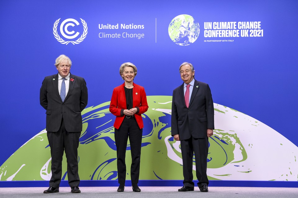 Le Premier ministre britannique Boris Johnson, la présidente de la Commission européenne Ursula von der Leyen, et le secrétaire générale de l'ONU Antonio Guterres se sont succédé à la tribune