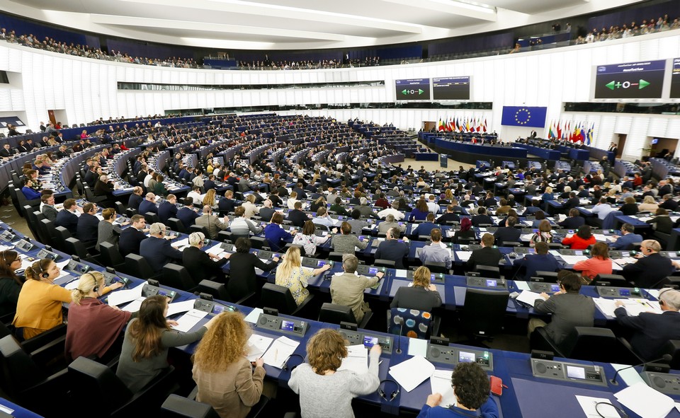 Dans la majorité des cas désormais, le Parlement européen est pleinement associé au vote des textes via la procédure législative ordinaire