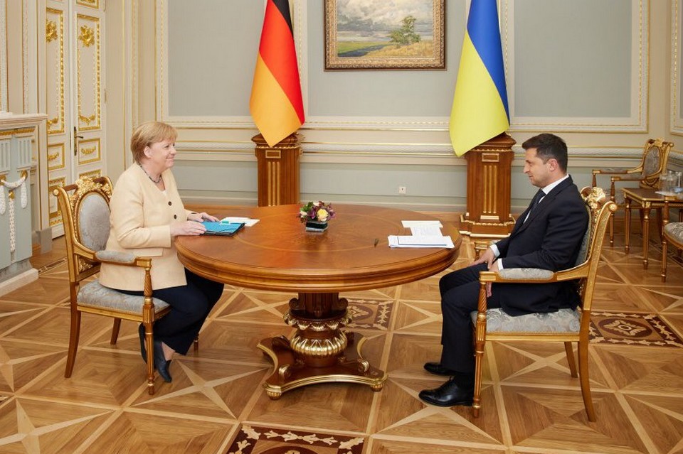 La chancelière allemande Angela Merkel et le président ukrainien Volodymyr Zelensky ont convenu de la nécessité de coordonner les efforts internationaux pour localiser les menaces russes