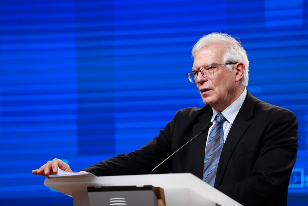 "Nous devons rester tranquilles et faire ce qu’il faut faire mais en évitant une crise de nerfs", avait temporisé le chef de la diplomatie européenne Josep Borrell hier