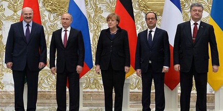 Les dirigeants présents pour la signature de l'accord de Minsk II le 11 février 2015, de gauche à droite : Alexandre Loukachenko (Biélorussie), Vladimir Poutine (Russie), Angela Merkel (Allemagne), François Hollande (France), Petro Porochenko (Ukraine) - Crédits : Kremlin / Wikimedia Commons