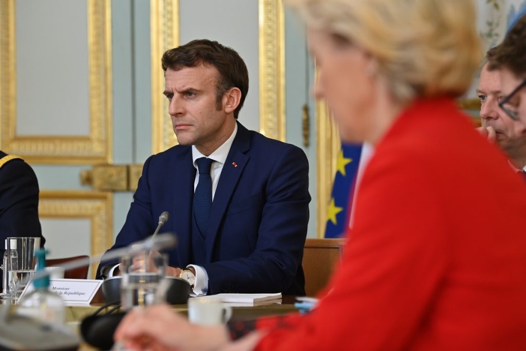 Emmanuel Macron lors d'un dîner de travail à l'Elysée le 28 février 2022 - Crédits : Christophe Licoppe / Commission européenne