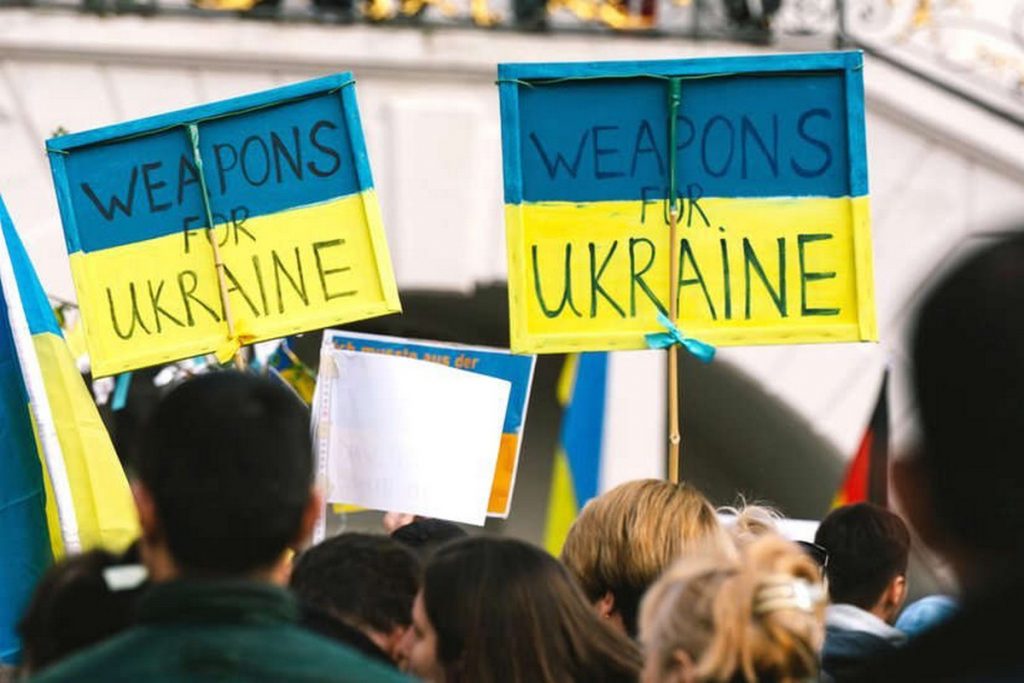 Manifestation à Bonn, en Allemagne, réclamant de livrer des "armes pour l'Ukraine" - Crédits : Just Click's With A Camera / Flickr