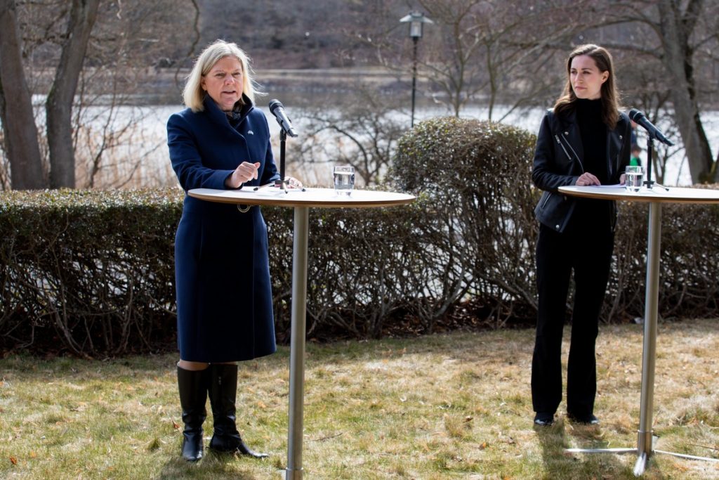 La Première ministre suédoise Magdalena Andersson (à gauche) a reçu son homologue finlandaise, Sanna Marin (à droite), mercredi 13 avril, pour évoquer ensemble la potentielle adhésion de leur pays à l'Otan dans les prochains mois - Crédits : Sanna Marin / Twitter