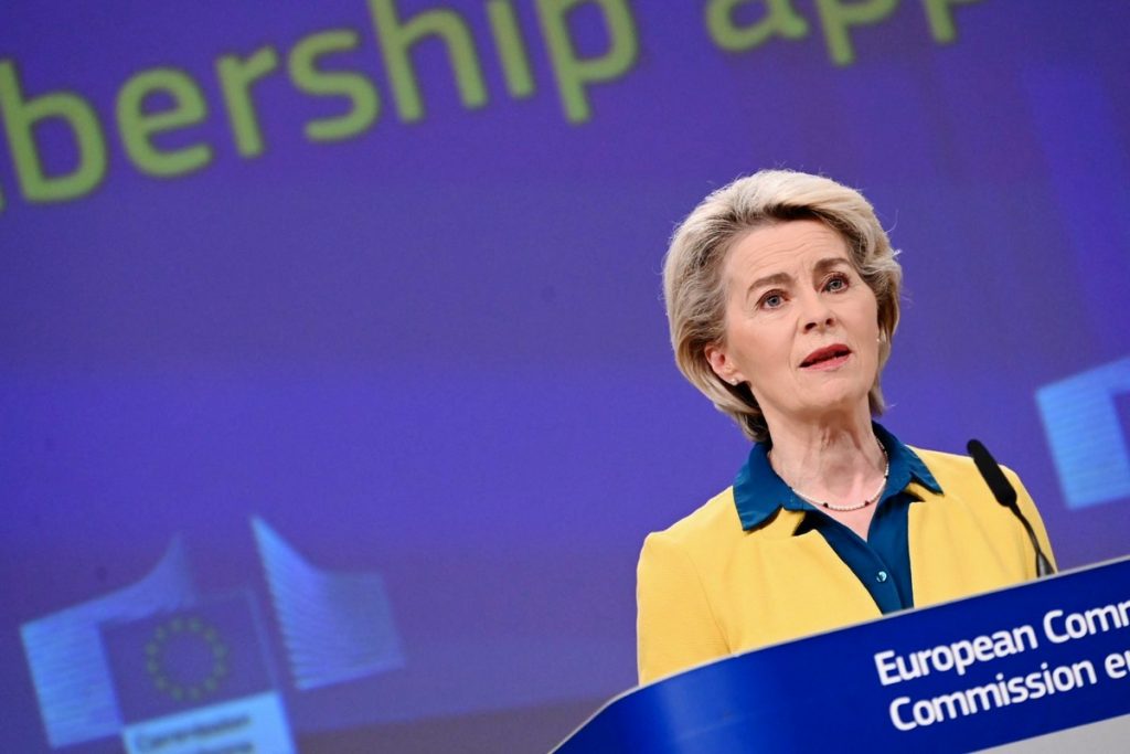 La présidente de la Commission européenne, Ursula von der Leyen, a annoncé le 17 juin depuis Bruxelles, que l'exécutif européen était favorable à un statut de candidat à l'adhésion à l'UE pour l'Ukraine - Crédits : Ursula von der Leyen / Twitter