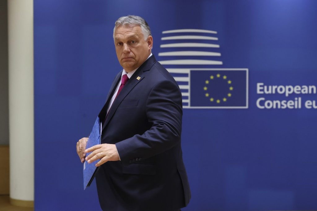 Le Premier ministre hongrois, Viktor Orbán, à Bruxelles, lors du premier jour du Conseil européen extraordinaire, le 30 mai - Crédits : Conseil européen