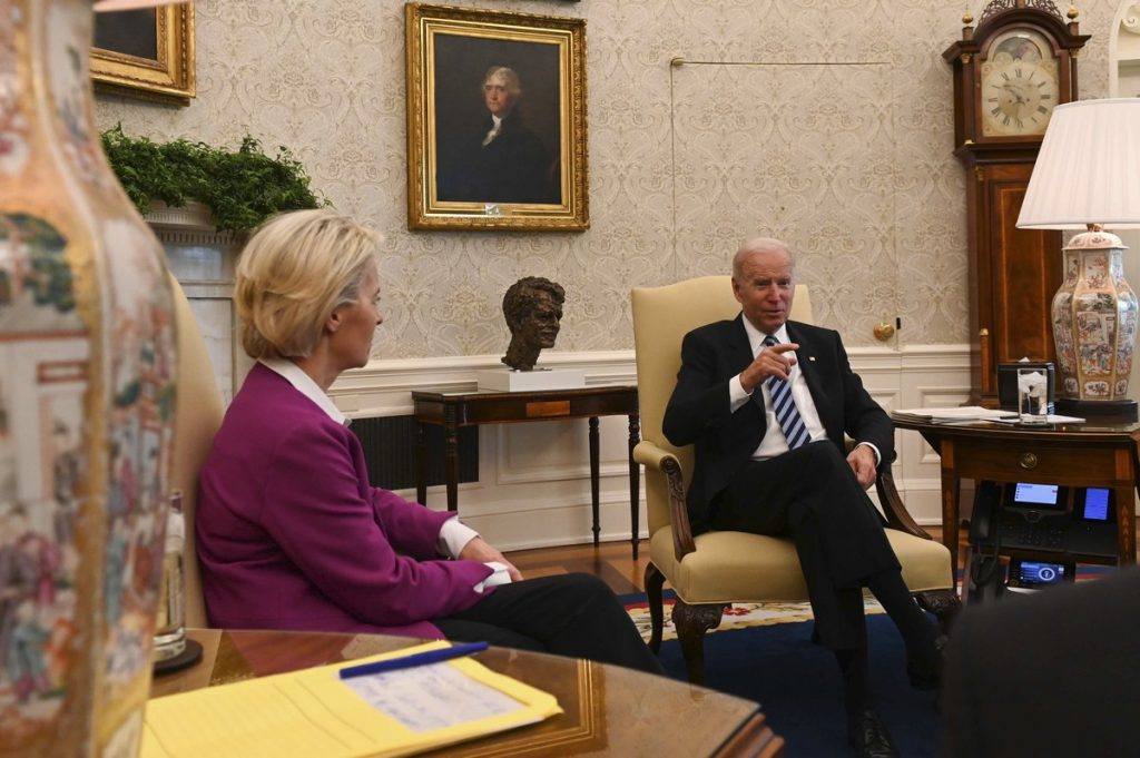 Depuis l'élection de Joe Biden, les relations entre l'Union européenne et les Etats-Unis avaient connu une accalmie, comme en témoigne la visite de la présidente de la Commission Ursula von der Leyen à Washington en novembre 2021