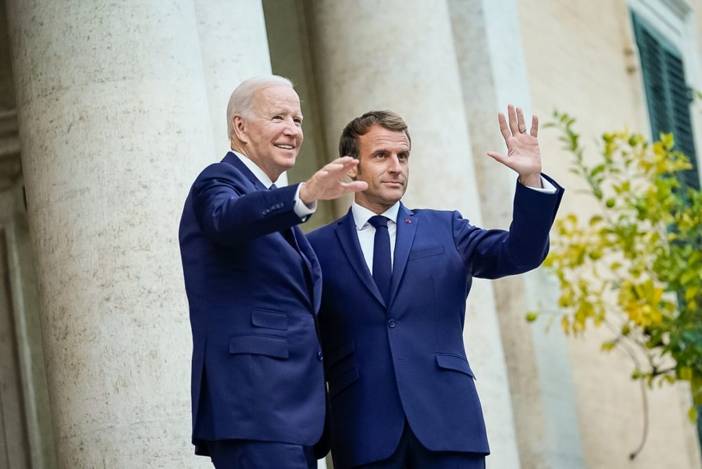 Emmanuel Macron (ici à Rome avec Joe Biden en 2021) comptait aussi porter la voix de ses partenaires européens à Washington