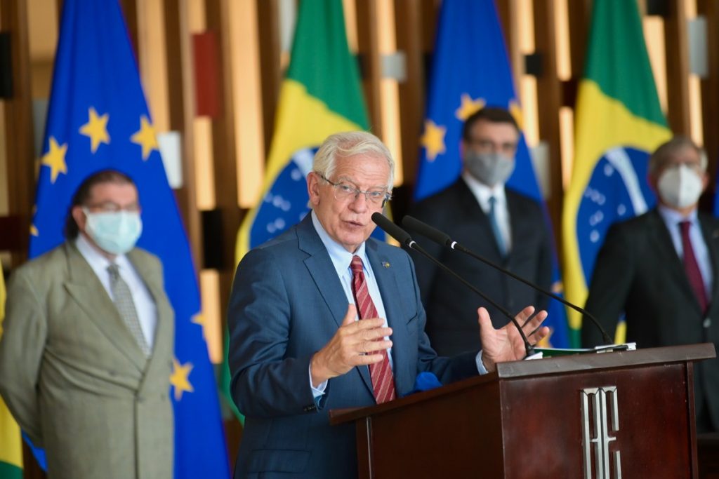 Le chef de la diplomatie européenne Josep Borrell (ici au Brésil en 2021) a immédiatement condamné les actes commis "par des extrémistes violents"