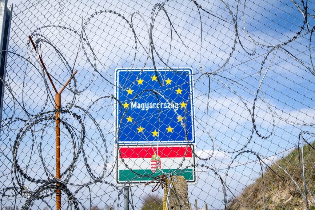 En 2015, la Hongrie de Viktor Orbàn avait décidé de construire une clôture de fils de fer barbelés à sa frontière avec la Serbie