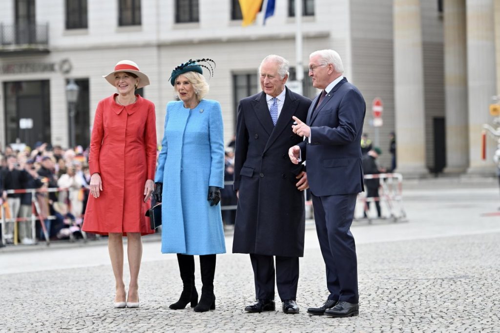 Charles III et la reine consort ont été accueillis à Berlin par le président allemand Frank-Walter Steinmeier et sa compagn