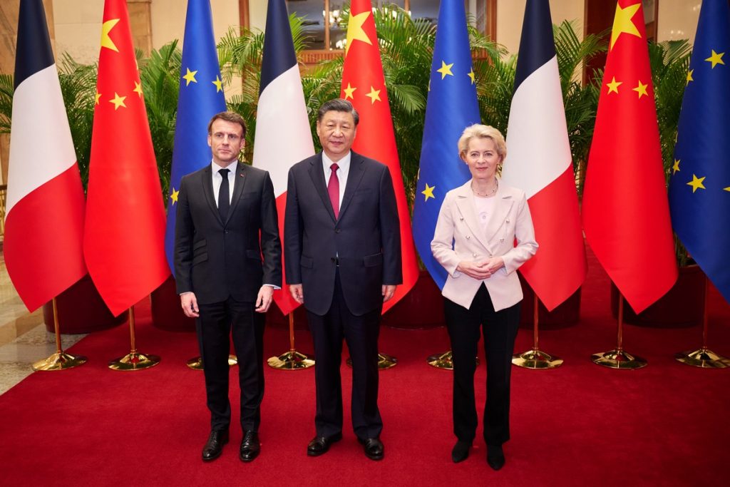 Emmanuel Macron, Xi Jinping et Ursula von der Leyen en Chine, ce jeudi 6 avril.