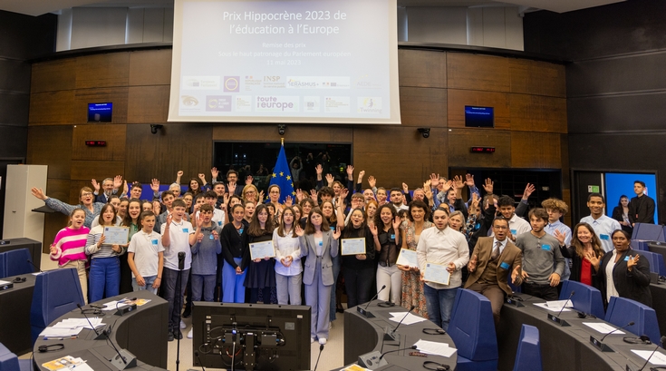 Les élèves reçoivent leurs diplômes au Parlement européen