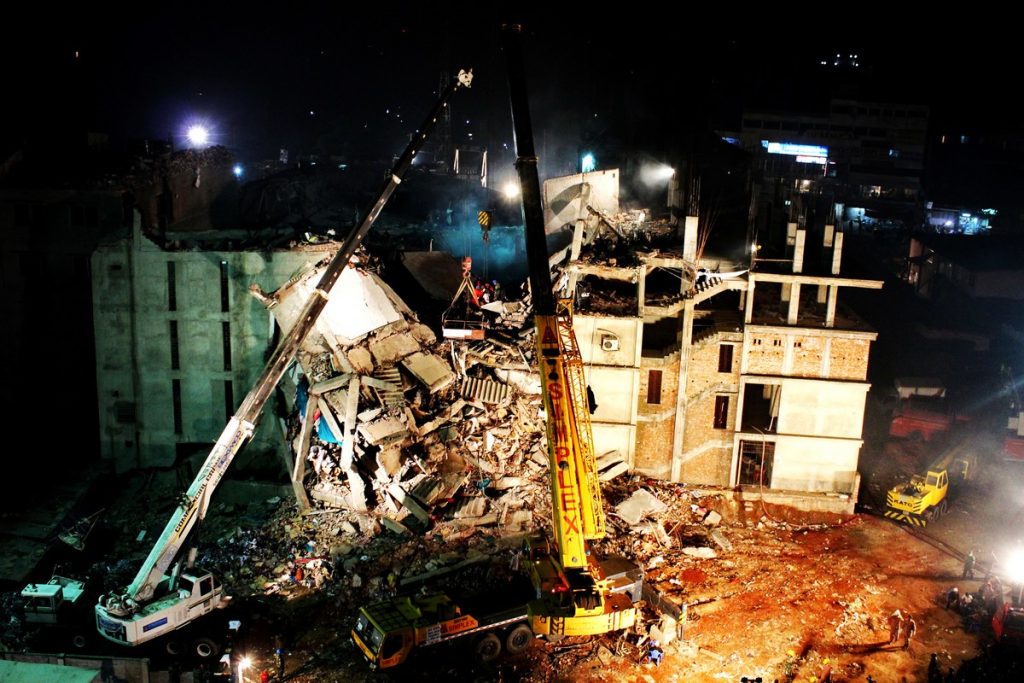Le 24 avril 2013, le Rana Plaza, un bâtiment de huit étages abritant plusieurs usines de confection, s'effondrait au Bangladesh
