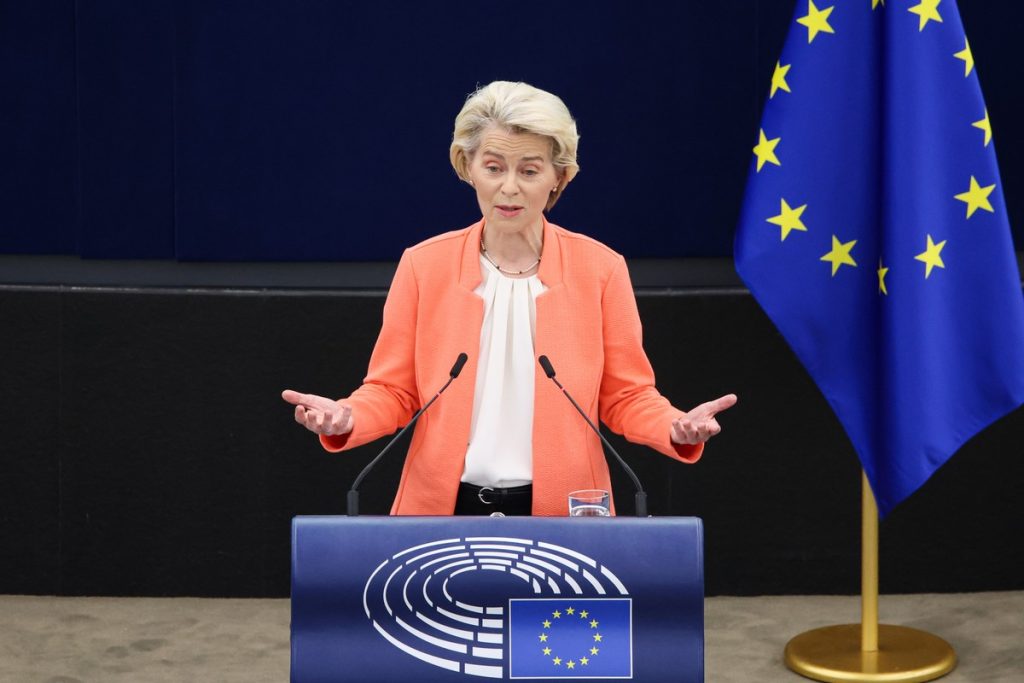 Après son discours, la présidente de la Commission européenne a répondu aux questions et remarques des eurodéputés présents dans l'hémicycle