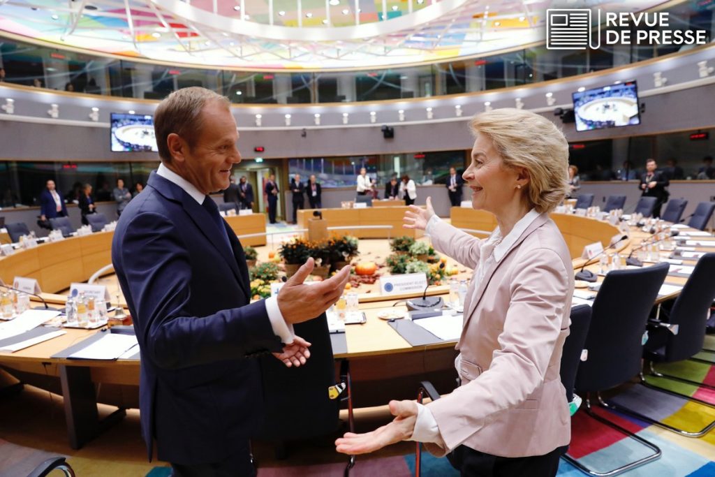 L'ancien président du Conseil européen Donald Tusk, ici en 2019 avec Ursula von der Leyen, est un habitué des institutions de l'UE
