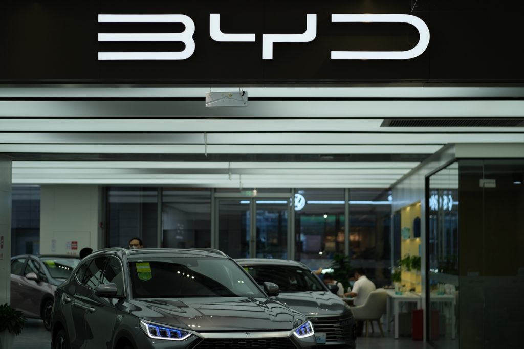 Selon une étude de la banque suisse UBS, le constructeur chinois BYD peut proposer des voitures 25 % moins chères que ses concurrents européens
