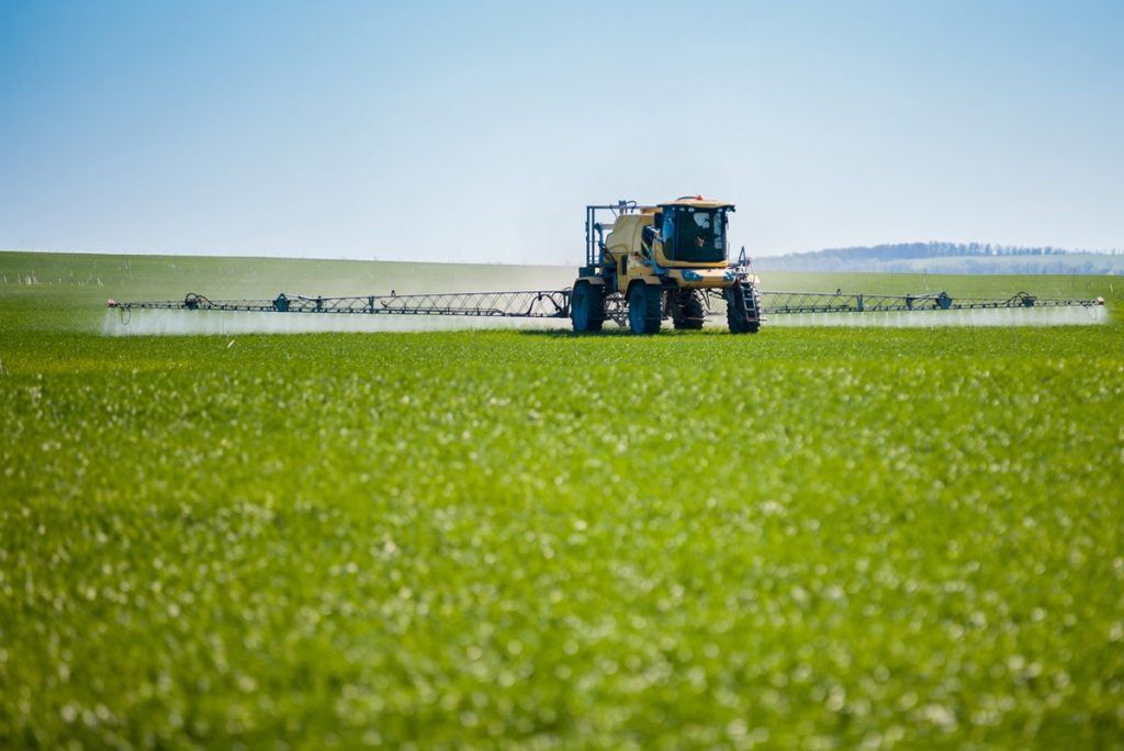 Notamment utilisé dans l'agriculture, le glyphosate est par exemple présent dans le Roundup de Bayer-Monsanto