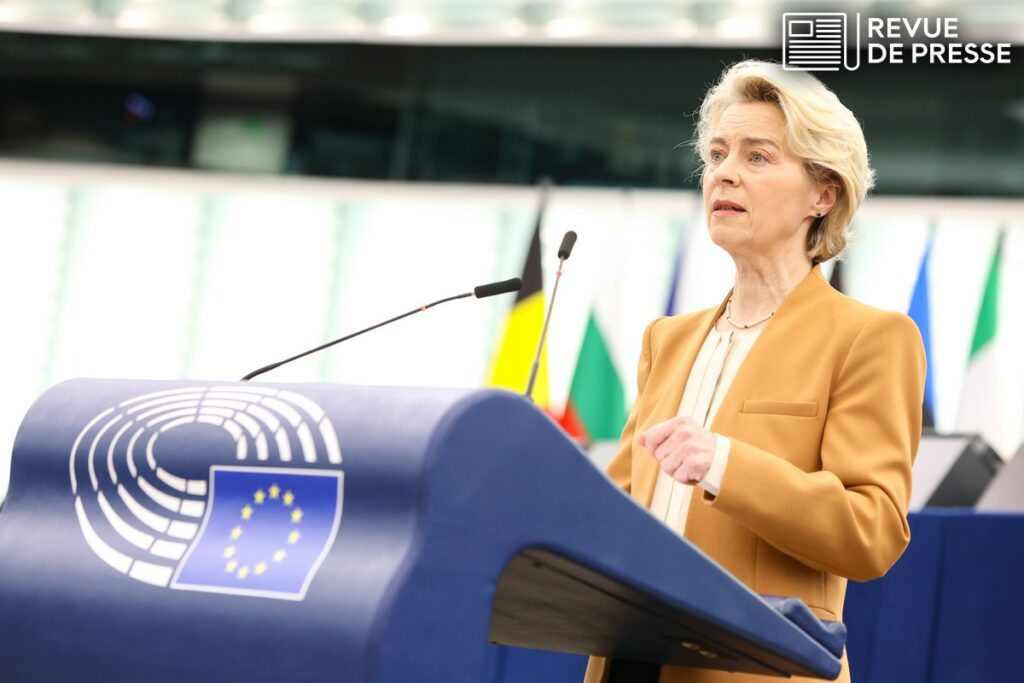 Ursula von der Leyen a annoncé ce mardi au Parlement européen qu'elle allait proposer de retirer la réduction des pesticides du Pacte vert - Crédits : Frederic MARVAUX / Union européenne