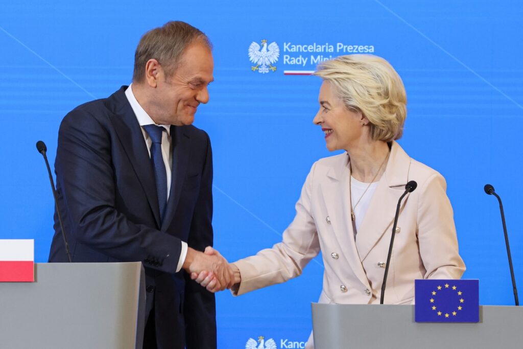 La présidente de la Commission européenne, Ursula von der Leyen, a salué les efforts du Premier ministre polonais Donald Tusk pour rétablir l'état de droit dans son pays