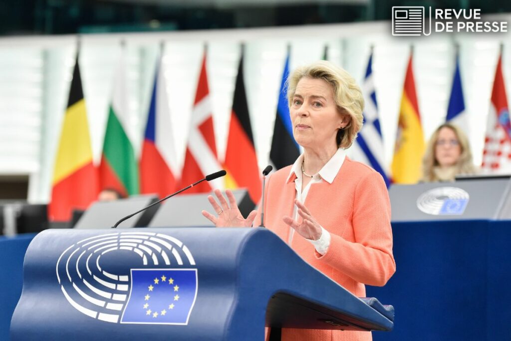 La présidente de la Commission européenne Ursula von der Leyen a affirmé mardi 12 mars au Parlement européen réuni en session plénière que la Bosnie-Herzégovine avait "accompli des progrès impressionnants" depuis que l'UE lui a accordé le statut de candidat en décembre 2022 - Crédits : Parlement européen