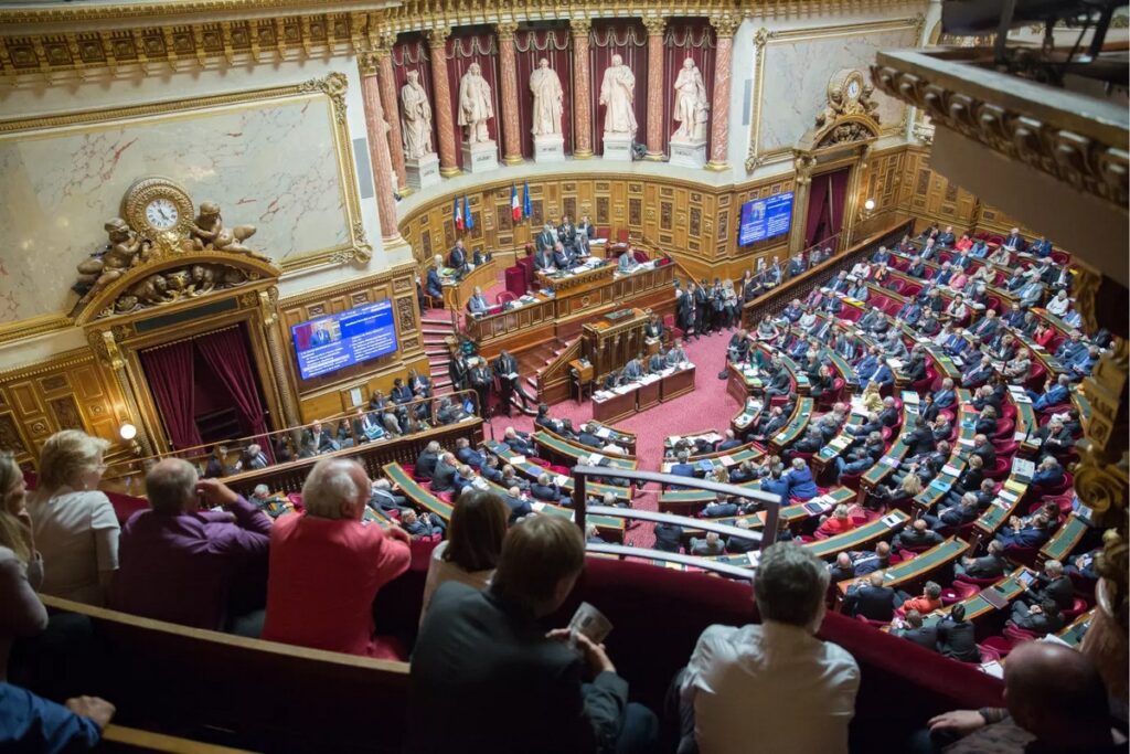 En France, les accords conclus par l’Union européenne sont soumis au Sénat et à l'Assemblée nationale lorsqu’ils interviennent dans un domaine de compétence partagée entre l’UE et les Etats membres