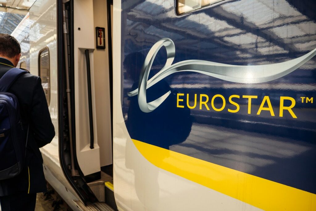 L'Eurostar est le train à grande vitesse reliant Paris à Londres en empruntant le tunnel sous la Manche